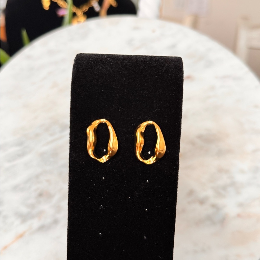 18K Gold Plated Sculpted Earrings - Picture 5 of 5